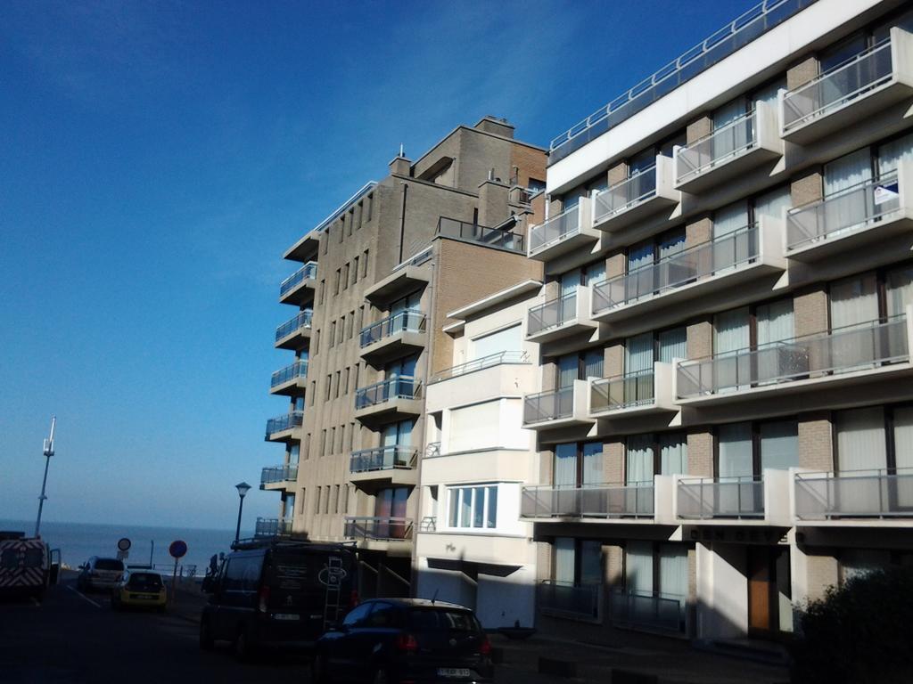 Zonnig Appartement met Zeezicht Koksijde Buitenkant foto