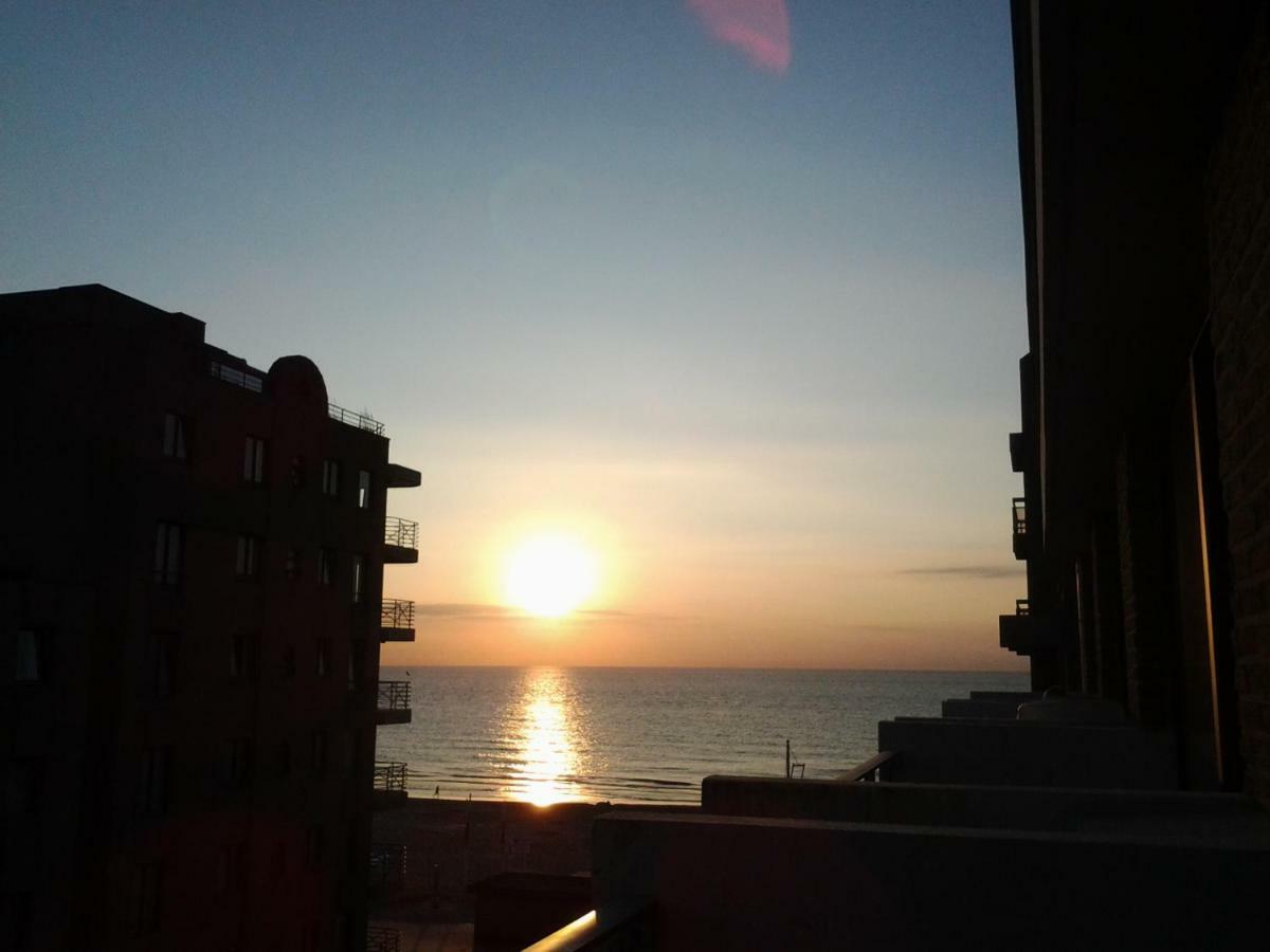 Zonnig Appartement met Zeezicht Koksijde Buitenkant foto